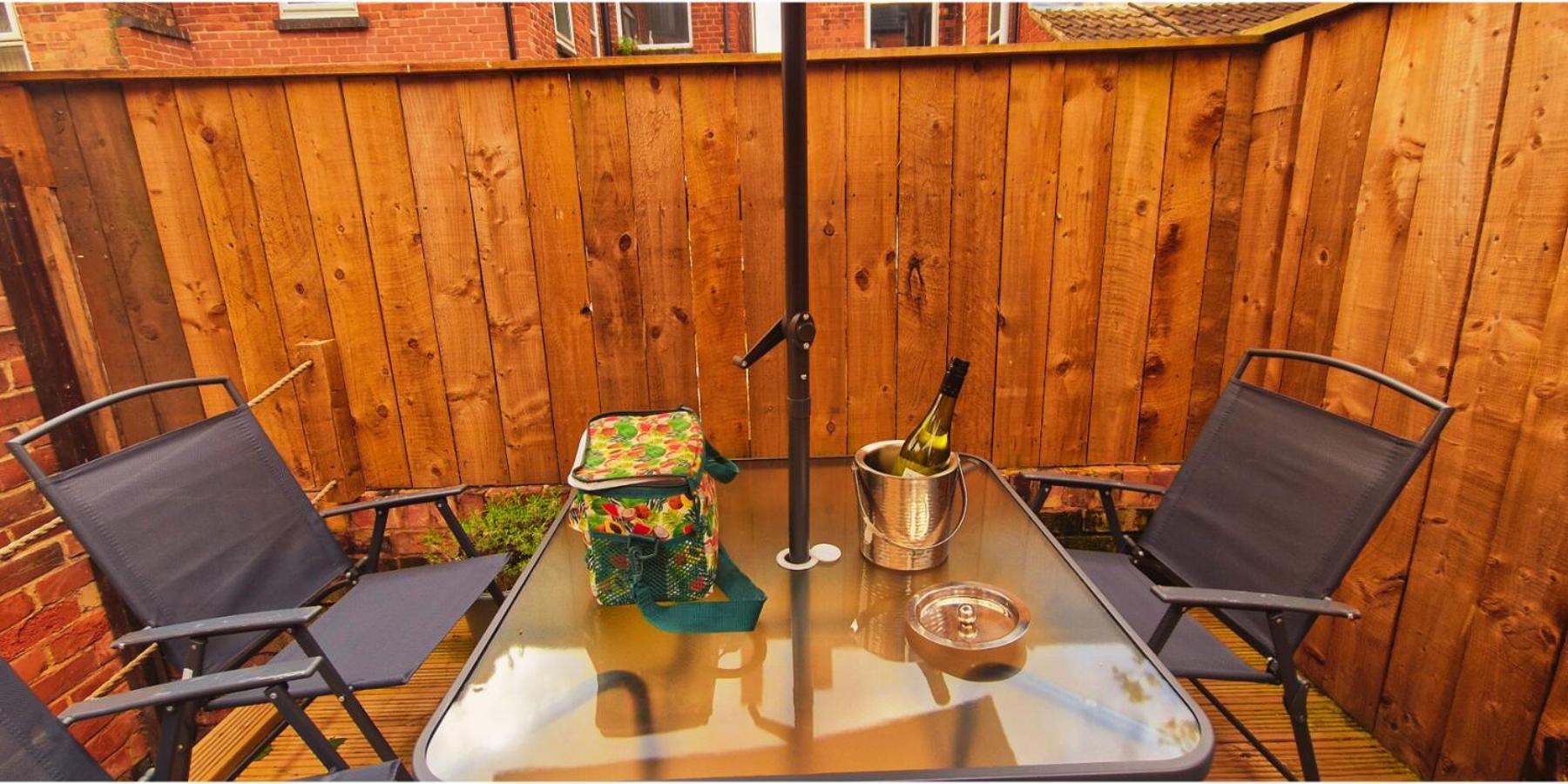 Private Room In Modern House Near Nottingham Exterior photo