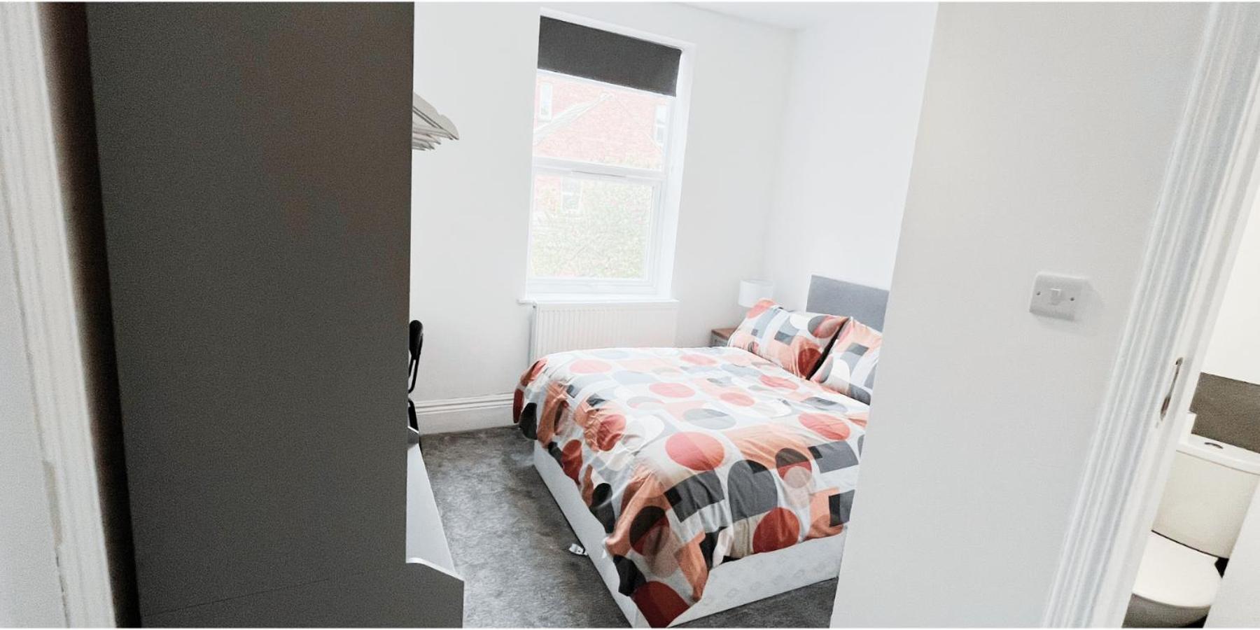 Private Room In Modern House Near Nottingham Exterior photo